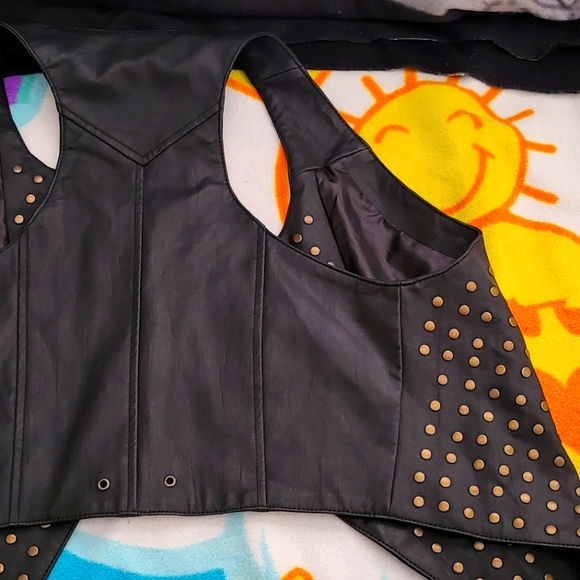 Romeo & Juliet Couture Vest - Picture 2 of 5